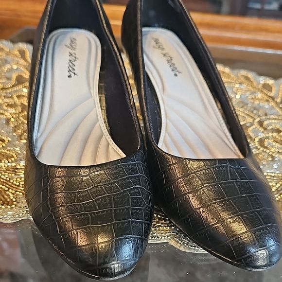 Easy Street Black Textured Heels - Picture 5 of 9